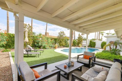 Near Golfing And Shops Scottsdale Gem With Patio — Phoenix