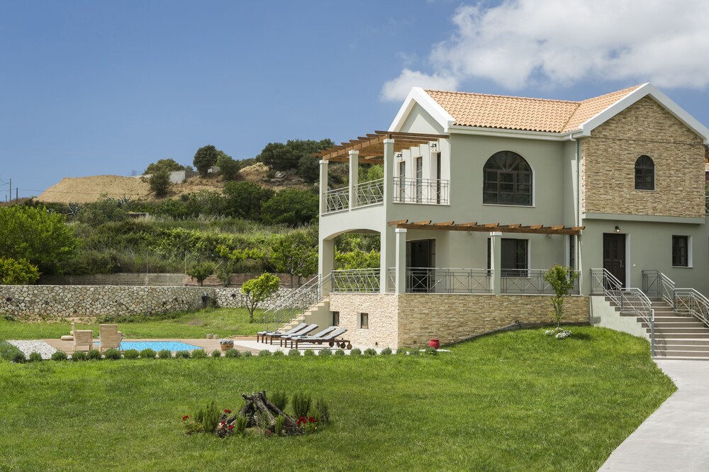 Filon Ktima Beachfront Upscale Villa — 4-Star Luxury Hotel in Kefalonia, Greece