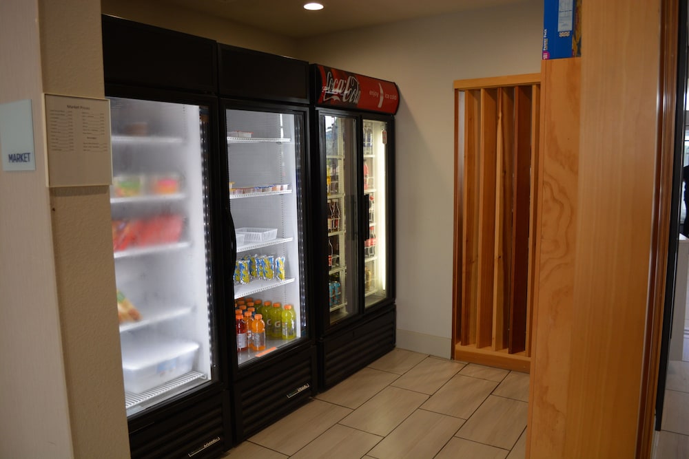 Holiday Inn Express & Suites Liberal by IHG - photo 48