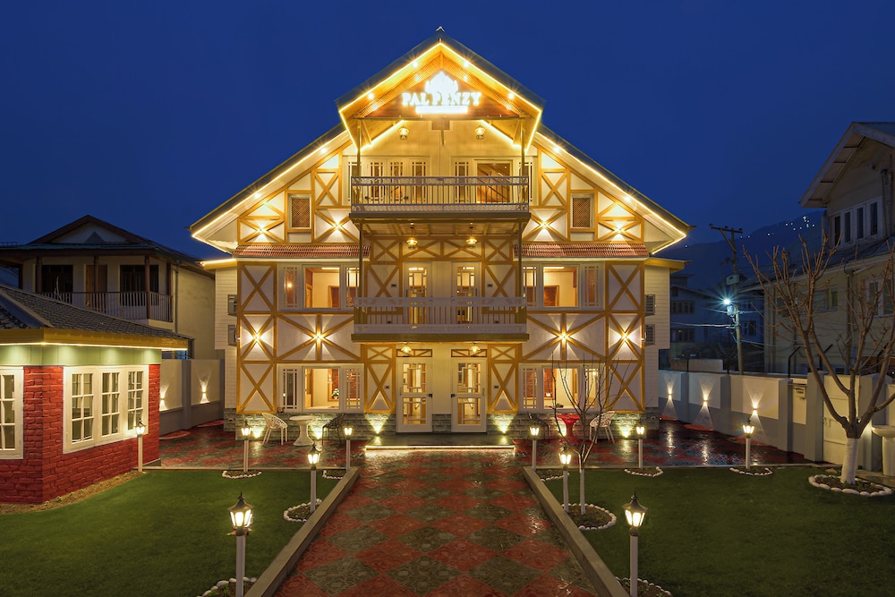 Palpenzy Bespoke Premium Stay — Srinagar