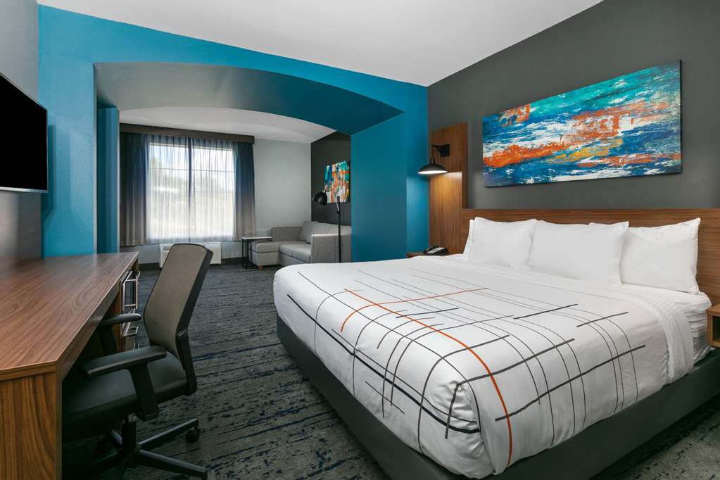 La Quinta Inn & Suites by Wyndham Jacksonville TX - photo 25