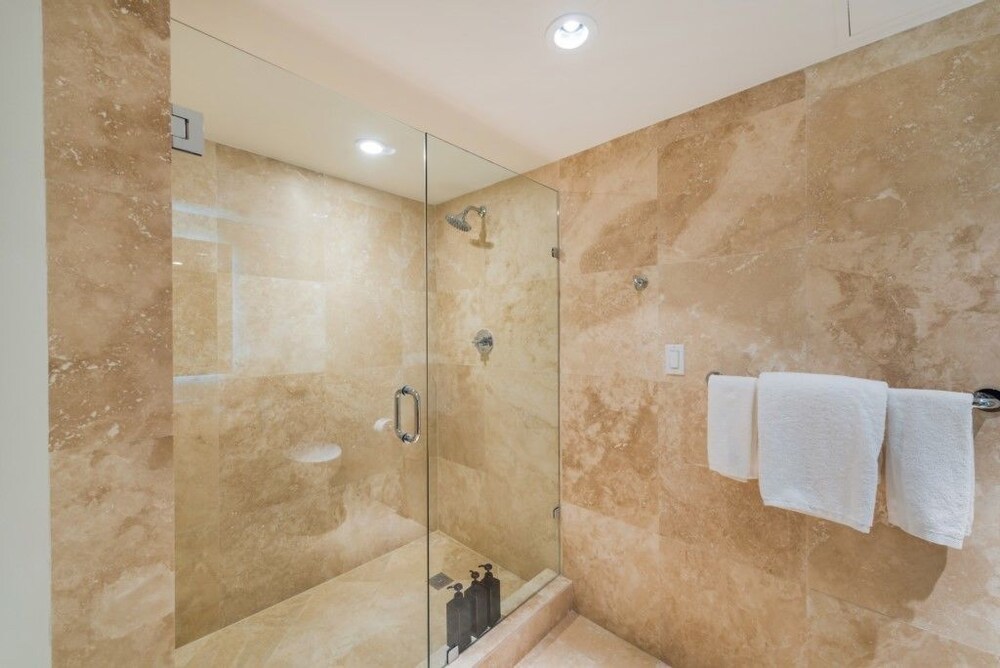 Eco hotel Condo #242489 3 Bedrooms 3 Bathrooms Hotel Room - photo 22