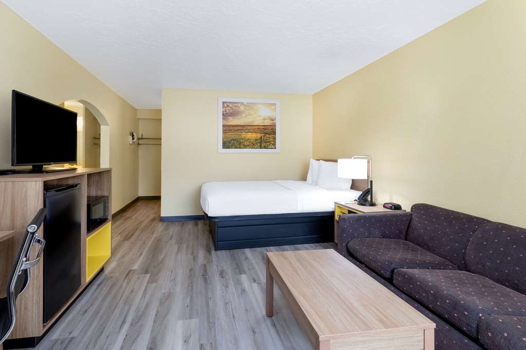 Days Inn & Suites by Wyndham Clovis - photo 23