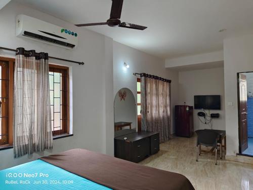 Wayne’s Nest Calangute Goa — Calangute — photo 2