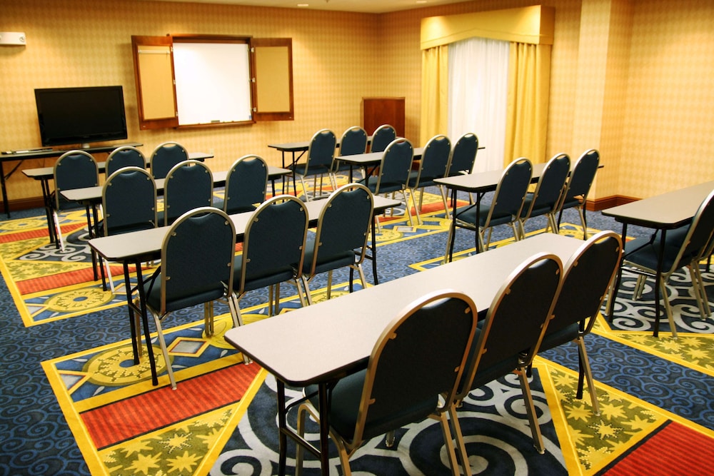 Hampton Inn Warrenton - photo 42
