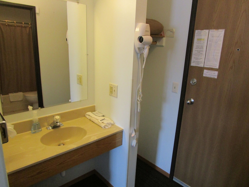 Dakota Country Inn & Suites - photo 26