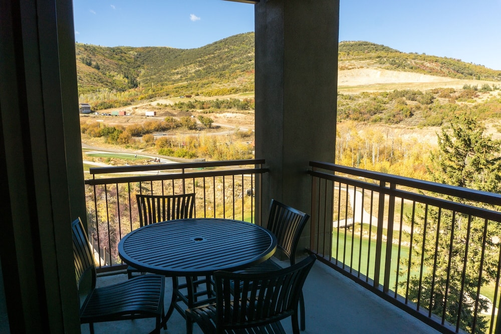 Deluxe condo in newly remodeled Grand Summit Hotel by RedAwning Save 20 on 7 Nights - photo 27