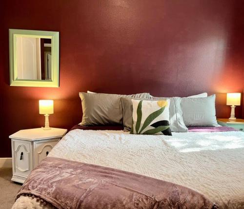 Sweet Stay with fully fenced yard — hotel in Sanford