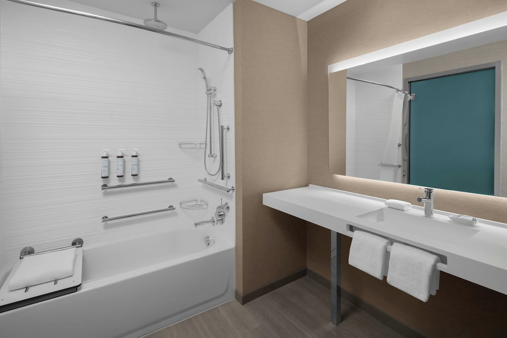 AC Hotel Lansing University Area - photo 20