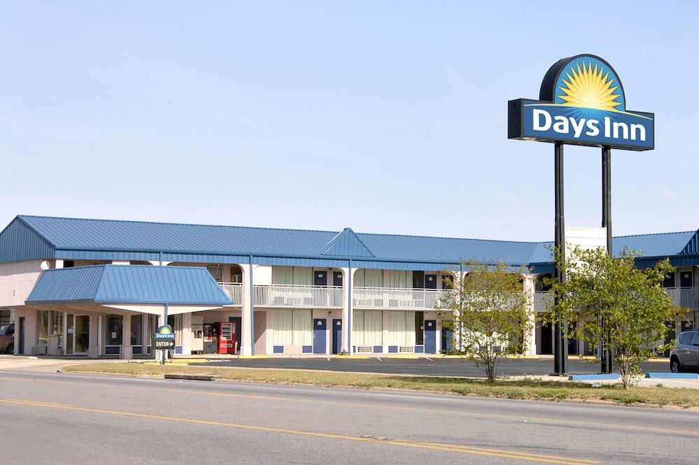 Days Inn by Wyndham Donalsonville - photo 15