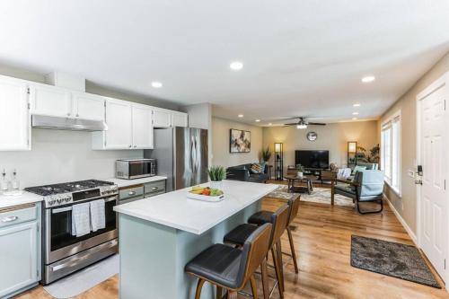 Park and Mountain View near Downtown Everett Boeing in Everett, United States