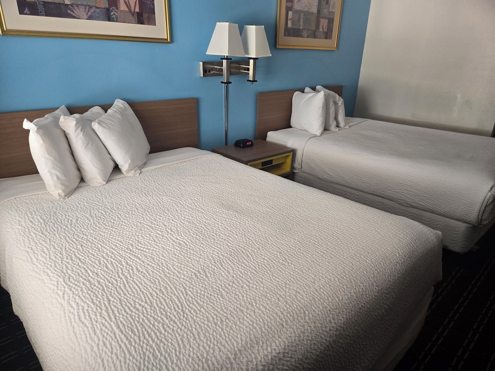 Days Inn by Wyndham Portage Cascade Mountain area - photo 29