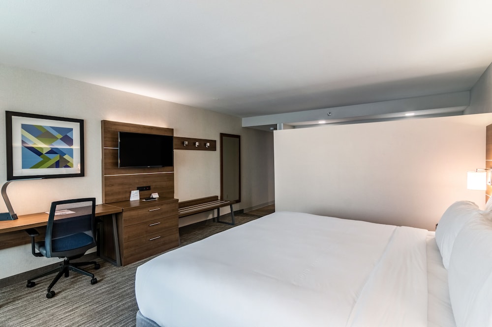 Holiday Inn Express & Suites Camarillo by IHG - photo 9