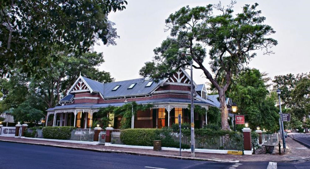 Roosenwijn Guest House — 4-Star Luxury Hotel in Stellenbosch, South Africa