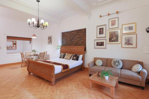 Cozy Fun Homestay 12 — 5-Star Luxury Hotel in Hanoi, Vietnam