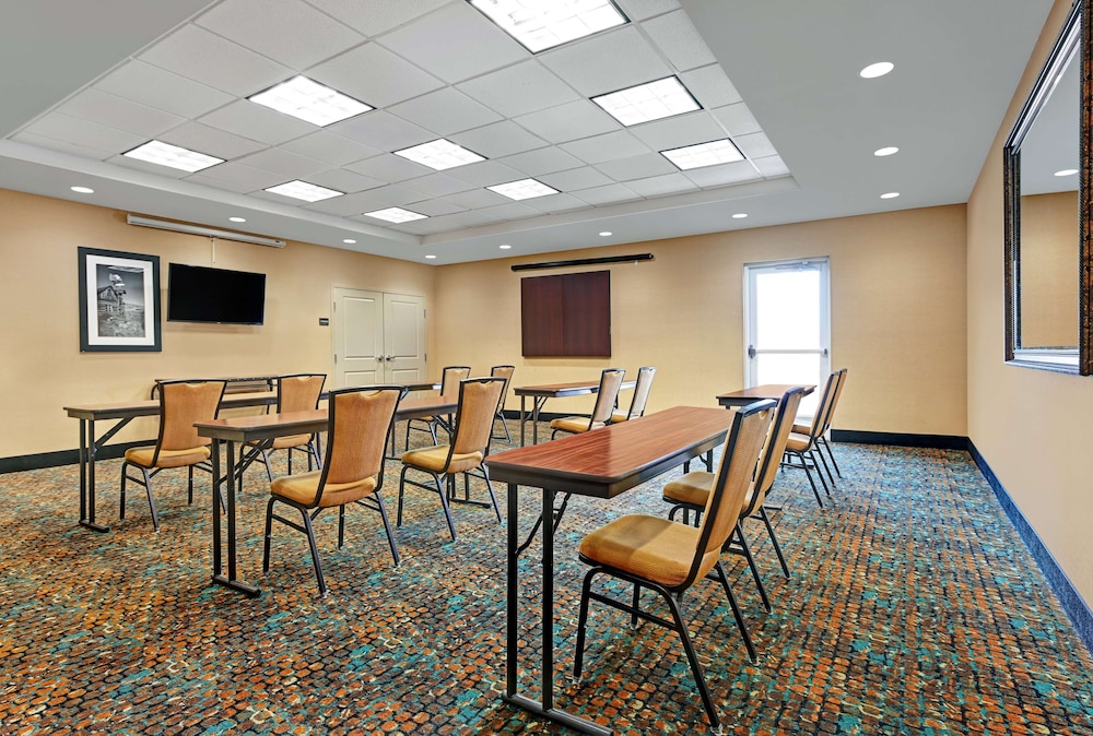 Hampton Inn Deming - photo 44