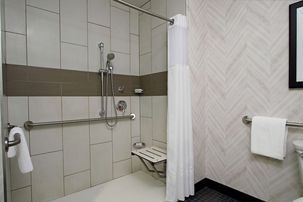Embassy Suites By Hilton Pittsburgh Downtown - photo 34