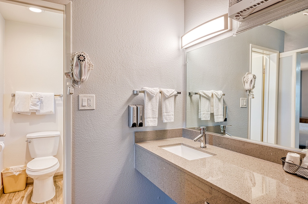 Vagabond Inn San Luis Obispo - photo 33