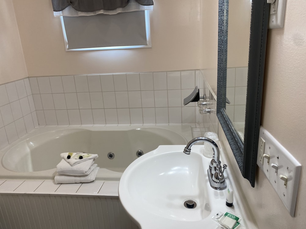 The Taber Inne & Suites - photo 25