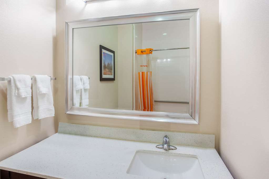 La Quinta Inn & Suites by Wyndham Luling - photo 16
