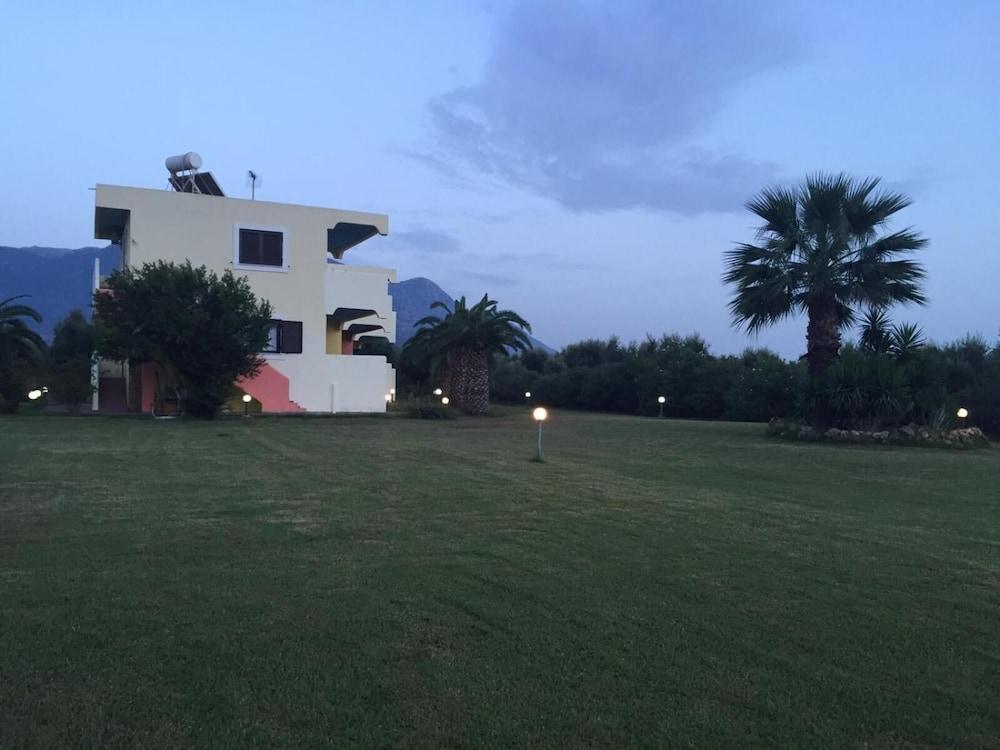 Terpsichore Apartments — 4-Star Luxury Hotel in Kyparissia, Greece