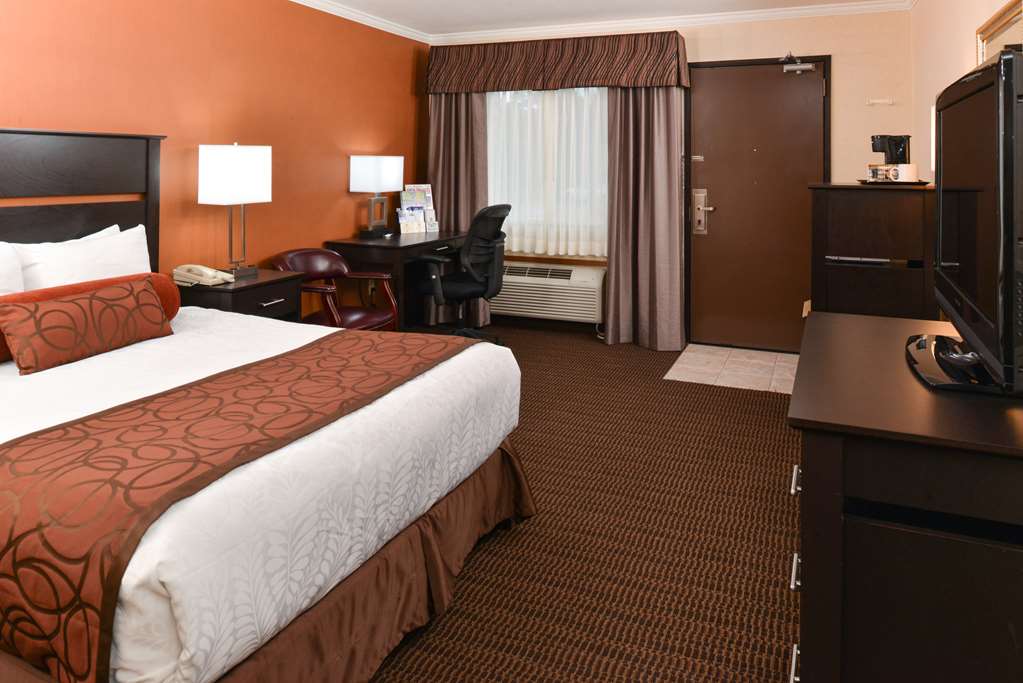 Best Western Plus Landmark Inn - photo 29