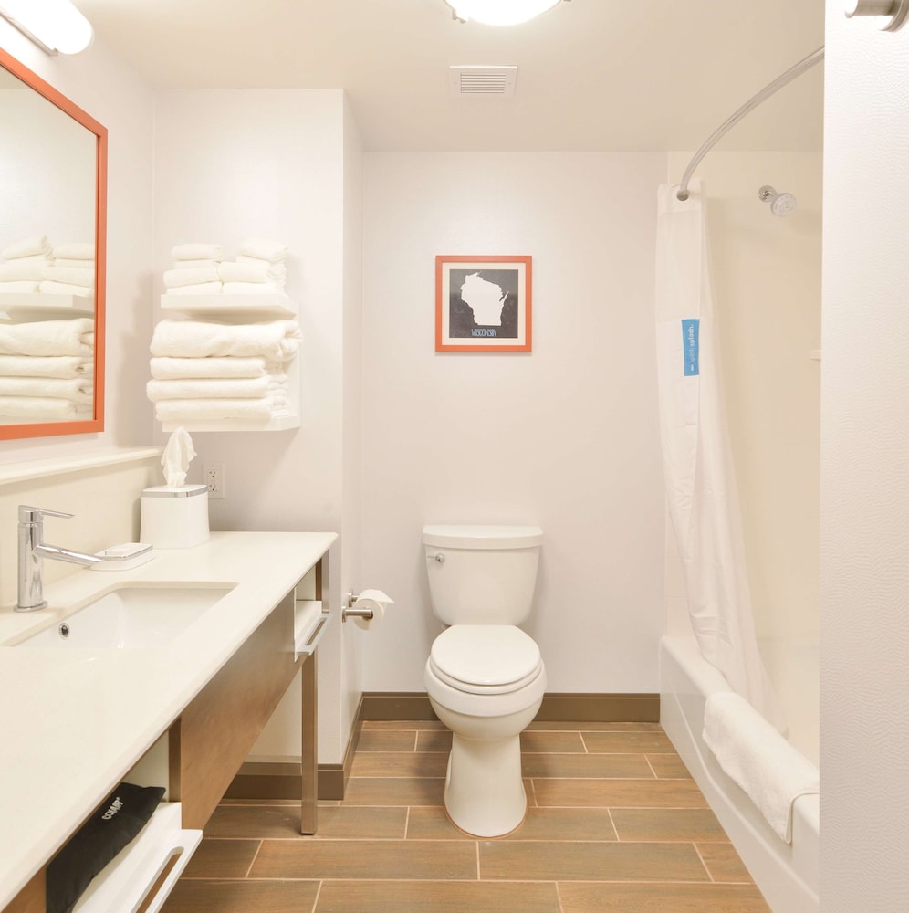 Hampton Inn & Suites Menomonie UW Stout - photo 34