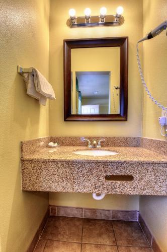 Bayside Inn - photo 18