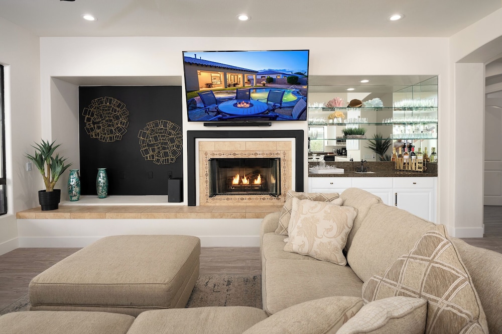Luxury Resort Style Living w Pool & Jacuzzi - photo 18