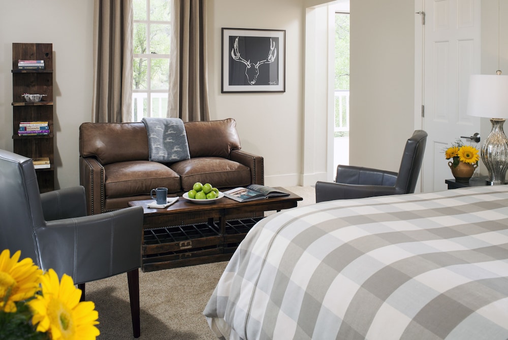 Antlers on the Creek Bed & Breakfast — 4-Star Luxury Hotel in Durango, United States