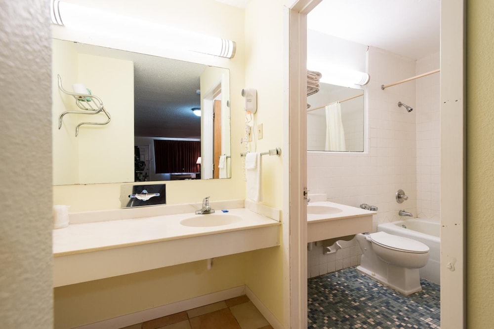 Royal Inn Abilene - photo 22