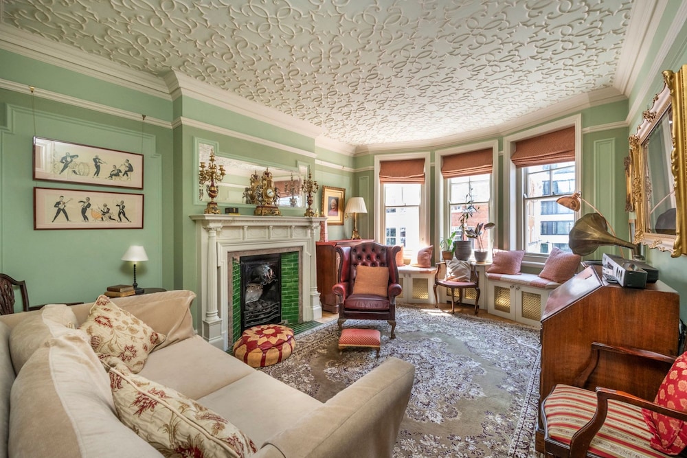 The Grand Old Boy Marylebone by Frankie Says — 4-Star Luxury Hotel in London, United Kingdom