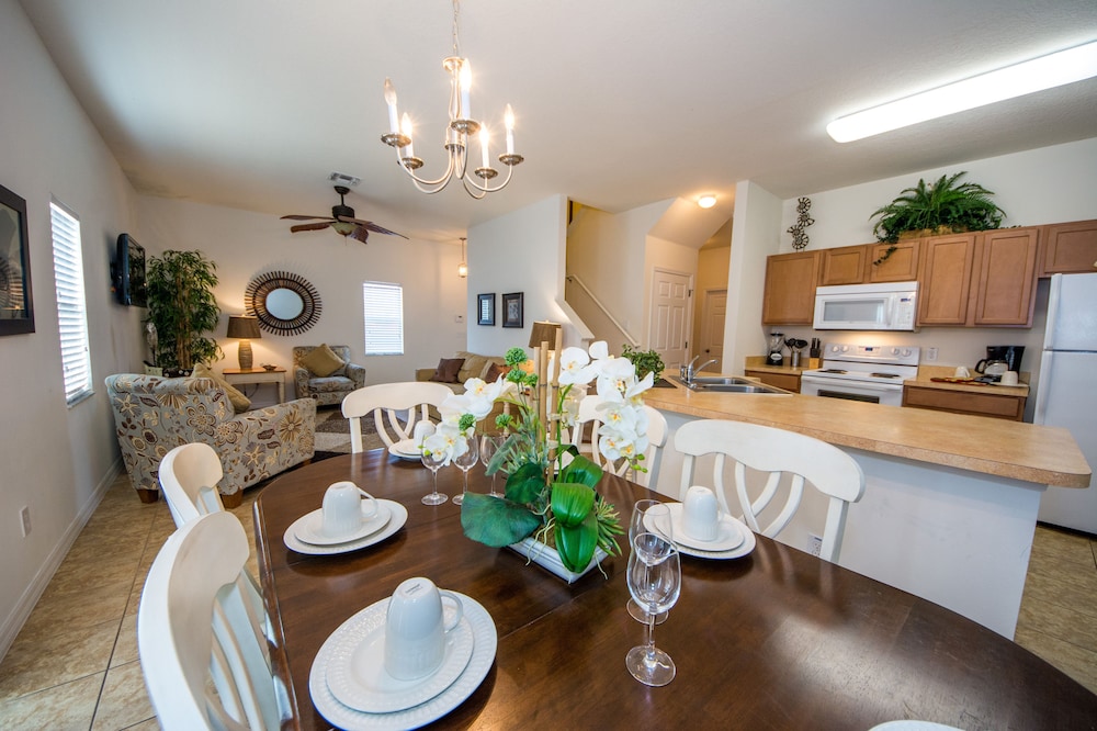 Bella Vida Resort by Home 2U - photo 136