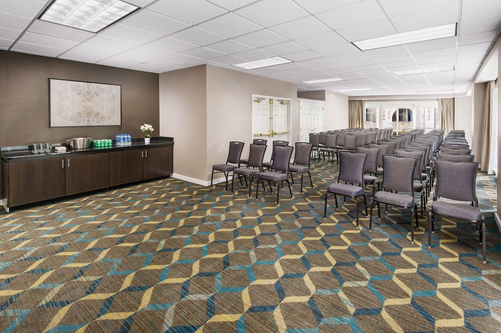 Residence Inn Atlanta Downtown by Marriott - photo 40