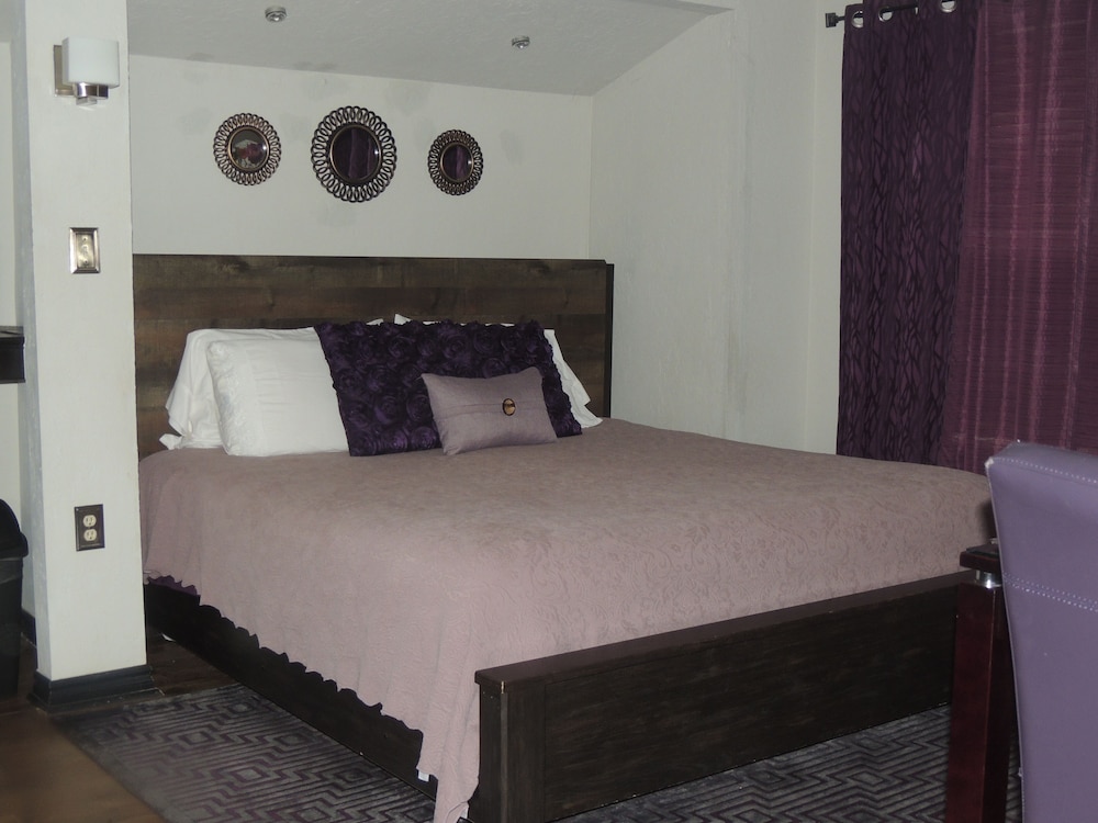 The Whispering Pines Inn Bed & Breakfast - photo 17