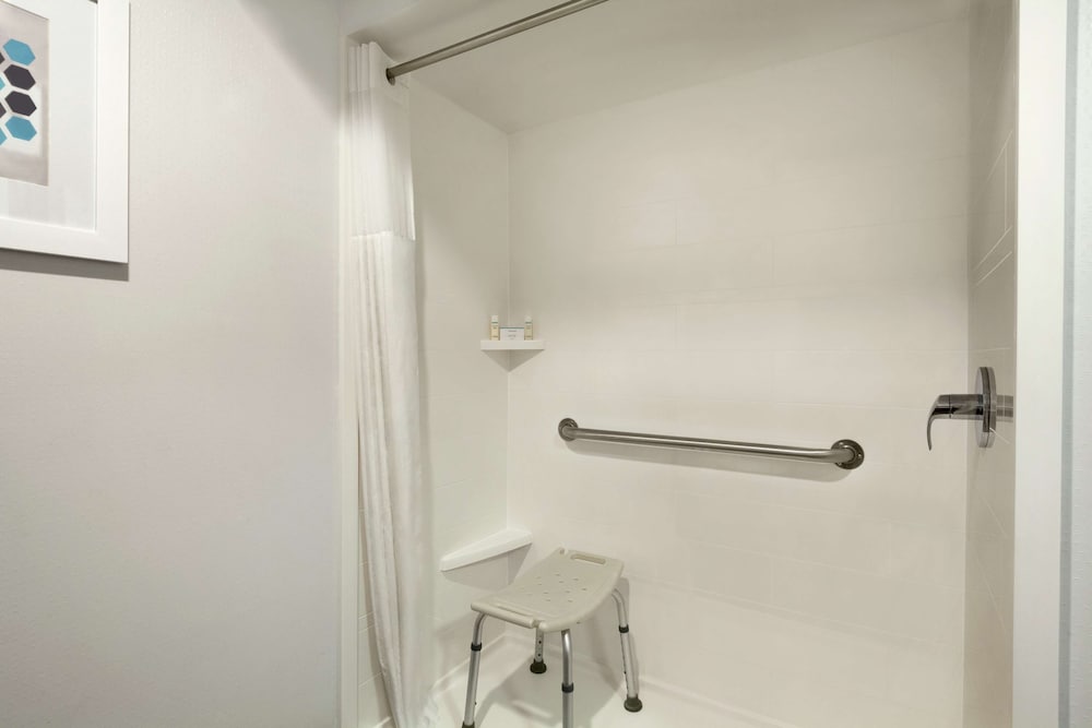 Hampton Inn Clackamas - photo 21