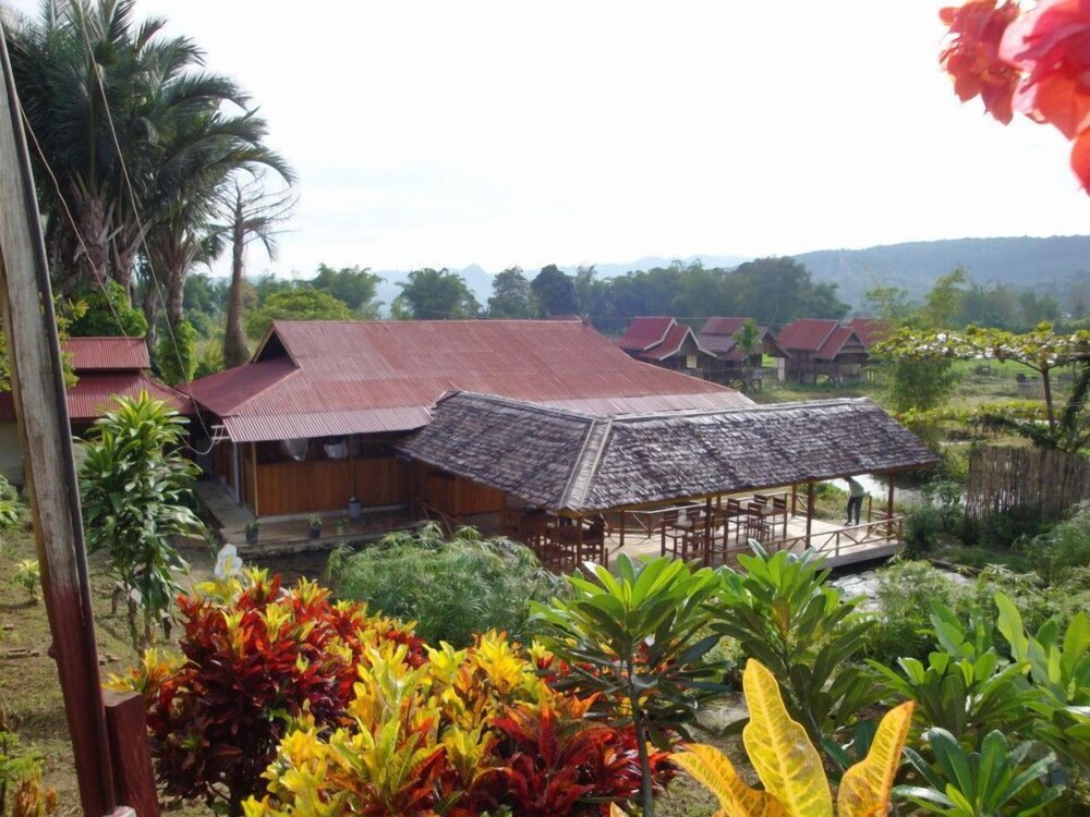 Ue Datu Cottages - carbon neutral hotel in Tentena