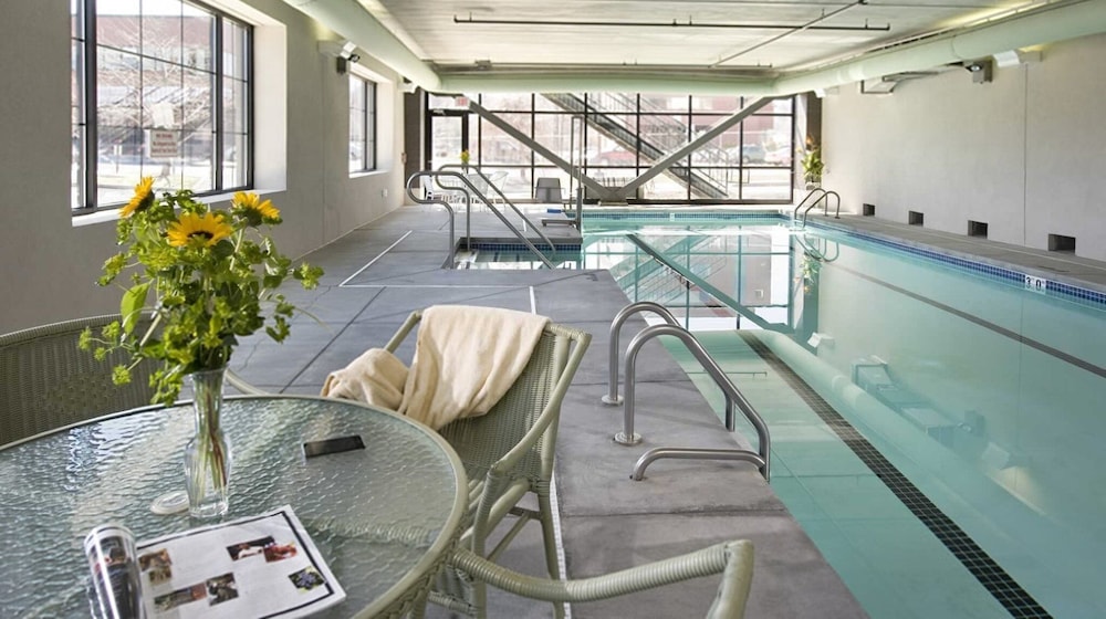 Grand Eastonian Hotel & Suites - photo 45