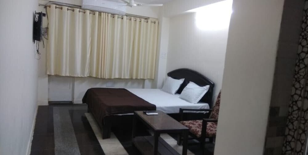 Iroomz Hotel Sundar in Tirupati, India