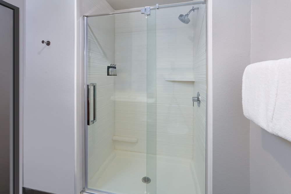 avid hotel Austin Tech Ridge by IHG - photo 23