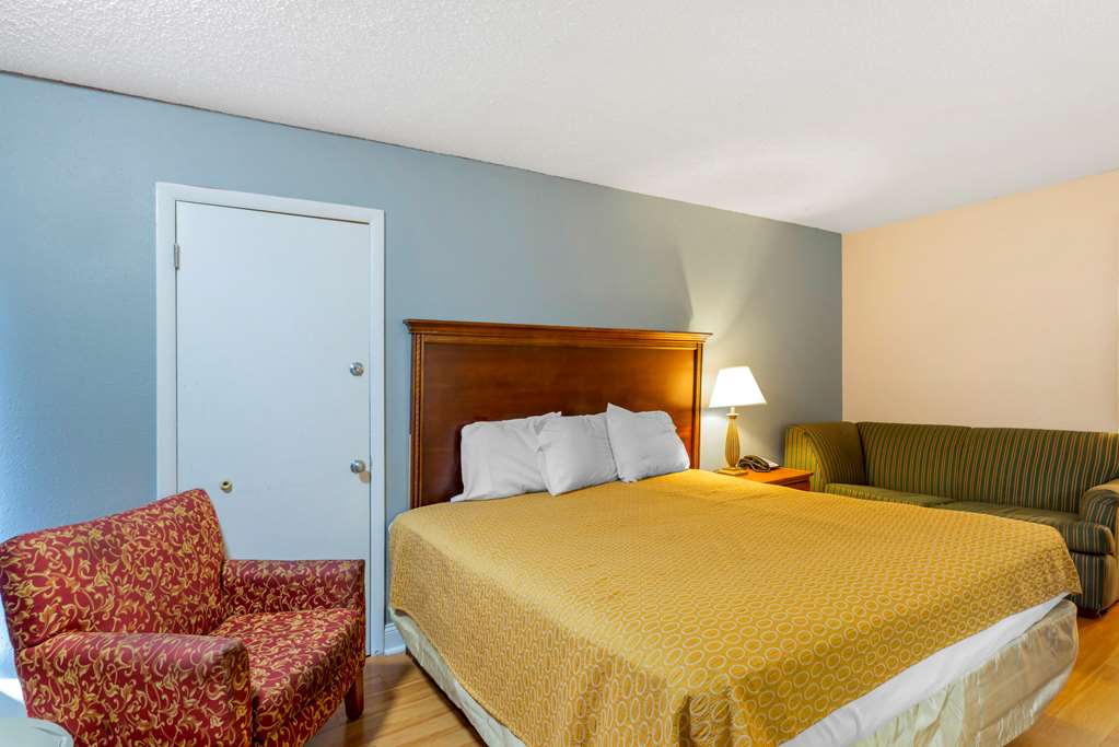 Rodeway Inn Colonial Heights I 95 - photo 10
