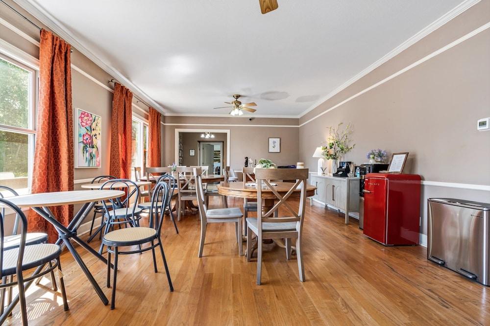 Cinnamon Bear Creekside Inn - photo 23