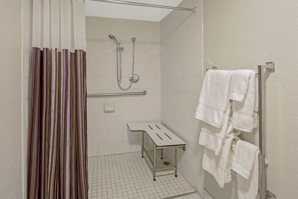 La Quinta Inn & Suites by Wyndham Miami Lakes - photo 22