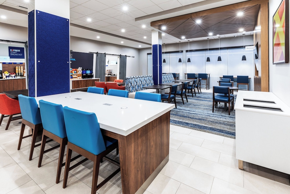 Holiday Inn Express & Suites Senatobia I 55 by IHG - photo 36
