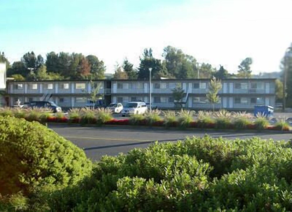 Comox Valley Inn & Suites