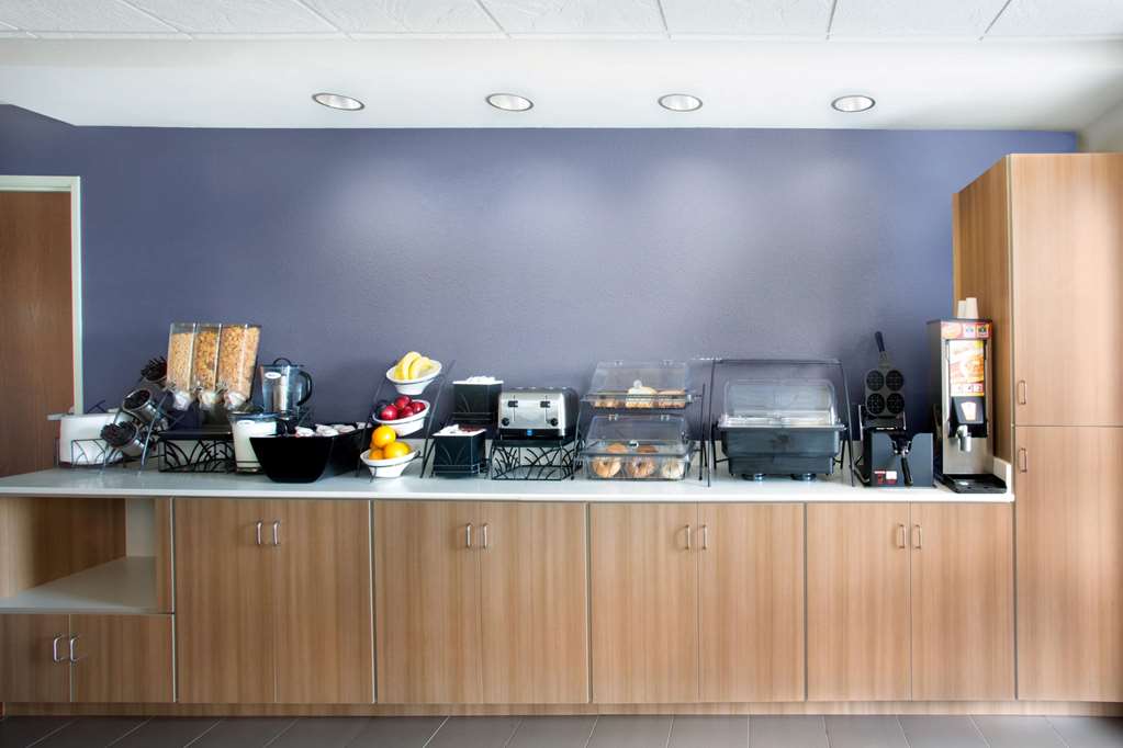 Microtel by Wyndham Vernal Naples - photo 16