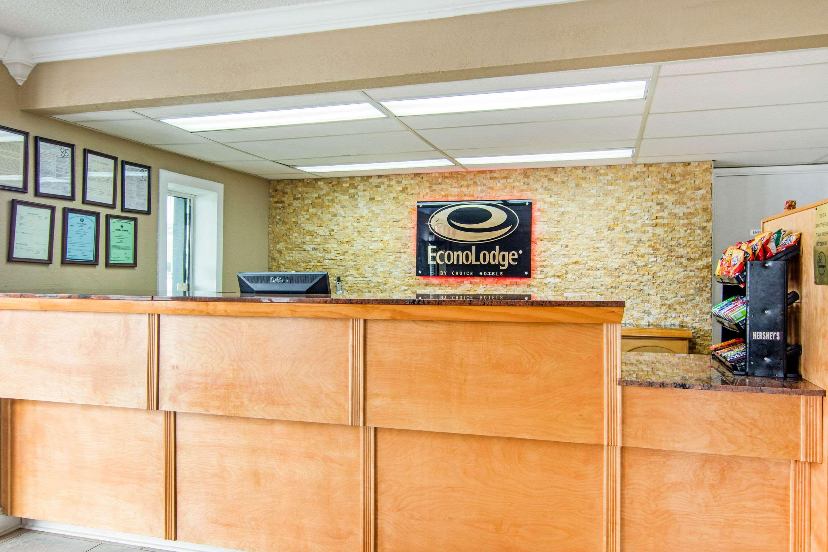 Econo Lodge Madison Airport - photo 34