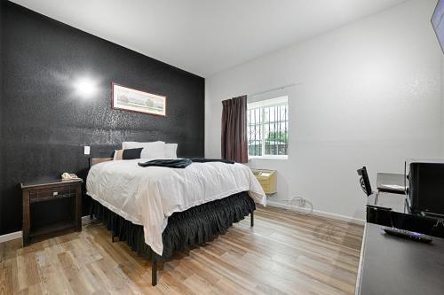 Hotel Dilley Grand - photo 16
