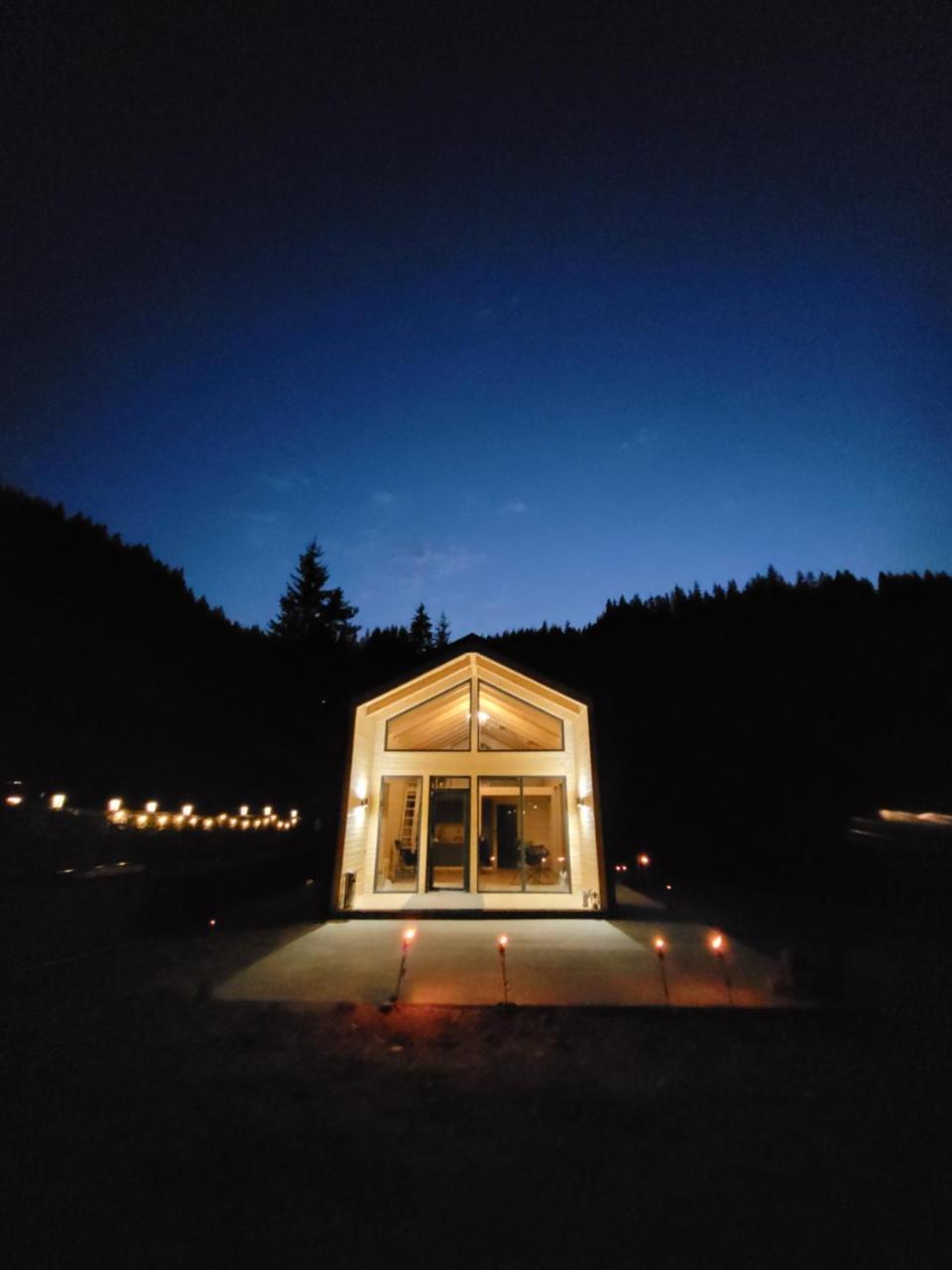 Cazare Cabana Pensiuni Vatra Dornei Bucovina cu Ciubar — 4-Star Luxury Hotel in Iacobeni, Romania