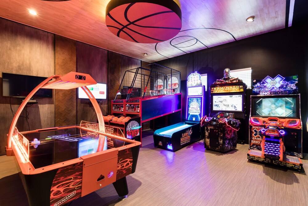 W261: 10 Bed Rapunzel Jurassic Park Avatar Sports Arcade - photo 52